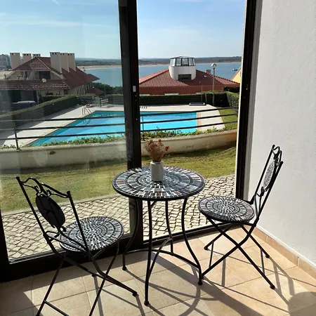Sea View, Beachfront, Swimming Pool, Free Parking Appartamento *